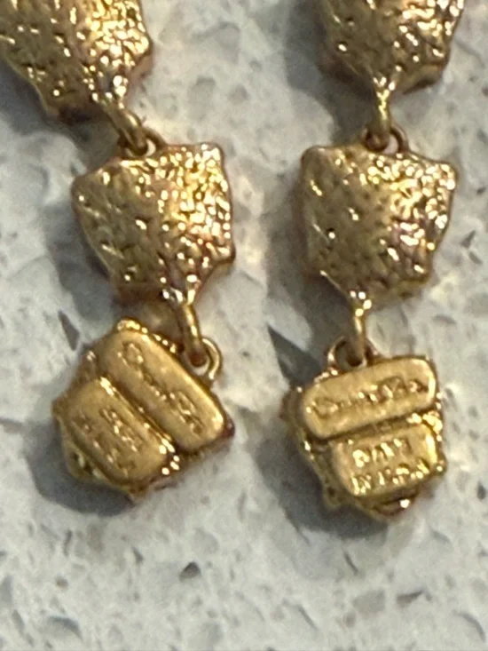 Oscar de la Renta heart shaped crystal earrings - Picture 3 of 7